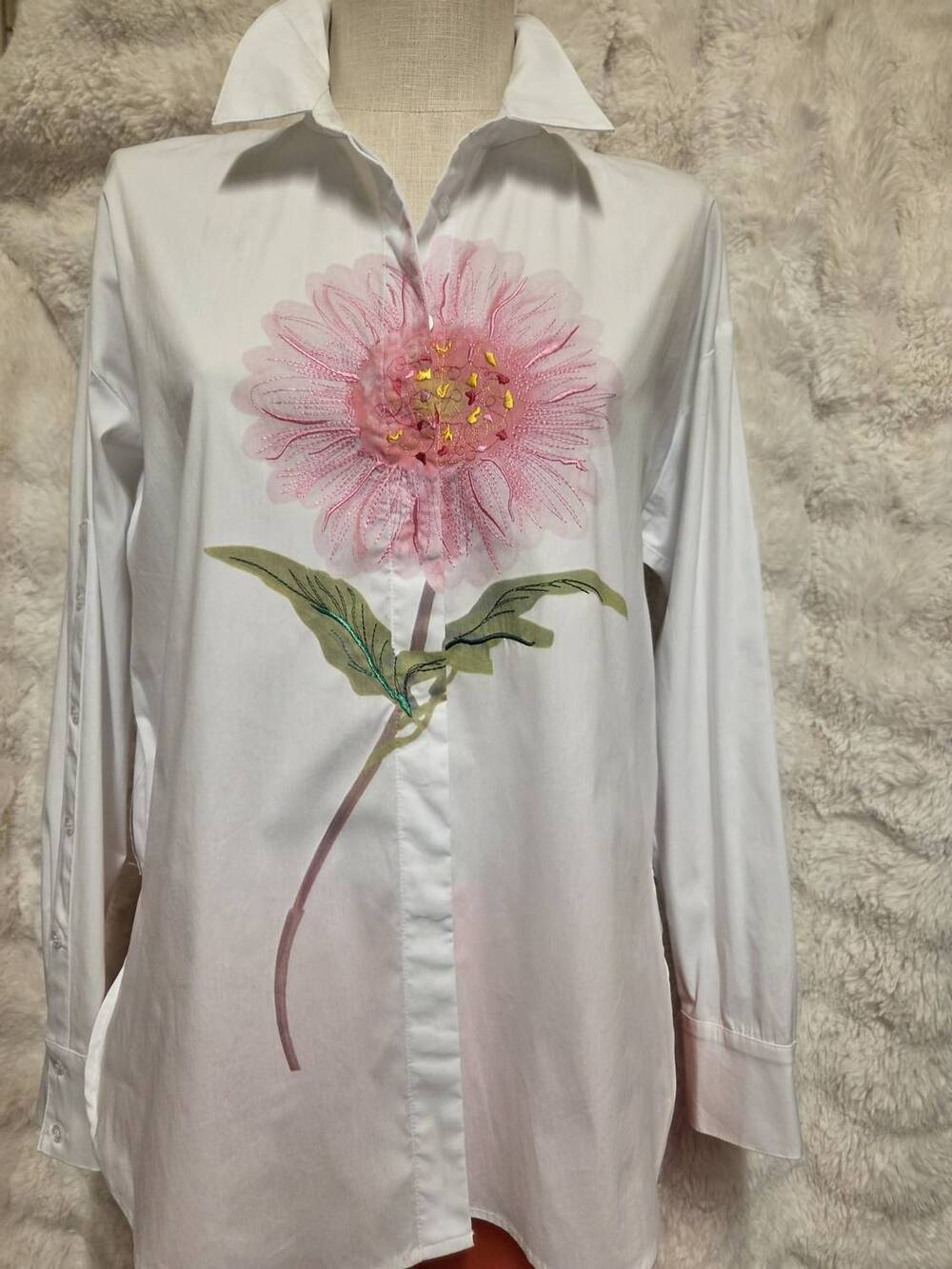 NEW RENUAR women's flower print long sleeve button down shirt in white